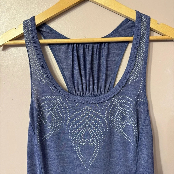 Lululemon Blue/Purple Feather Print Racer Back Tank Top  Size 4 RARE Print - Picture 3 of 8